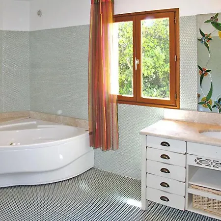 Hébergement de vacances Propriano Sleeps 10 Pool Air Con Wifi Propriano (Corsica)